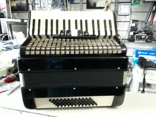 Vende-se Acordeon