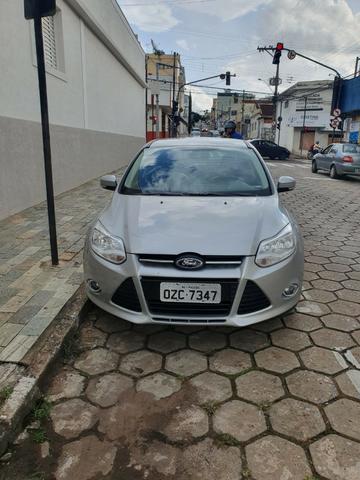 Vendo ford focus sedan, ano 2014, cor prata,km 51000, cambio mecânico