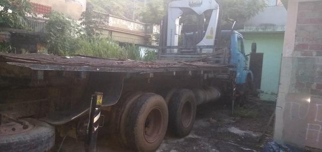 Mercedez 1218 truck com munck - Foto 3