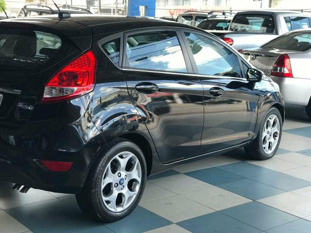 Fiesta 1.6 se hatch flex 2013 único dono pneus novos super conservado - Foto 2