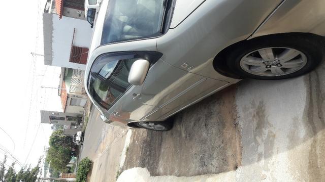 Vendo ou troco corolla seg - Foto 3