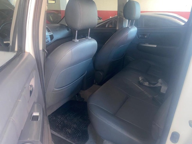 Hilux Srv AUT 3.0 4x4 2012/12 - Foto 8