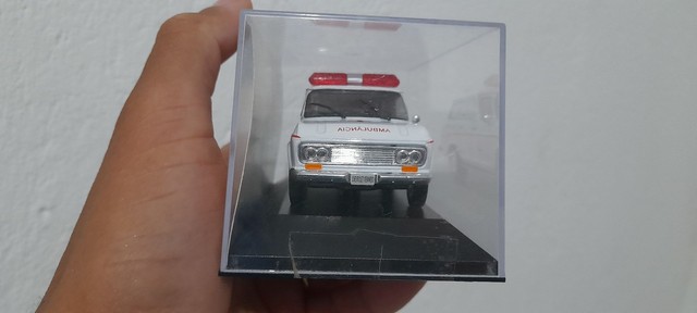 Miniatura veraneio ambulância na escala 1/43 - Foto 3