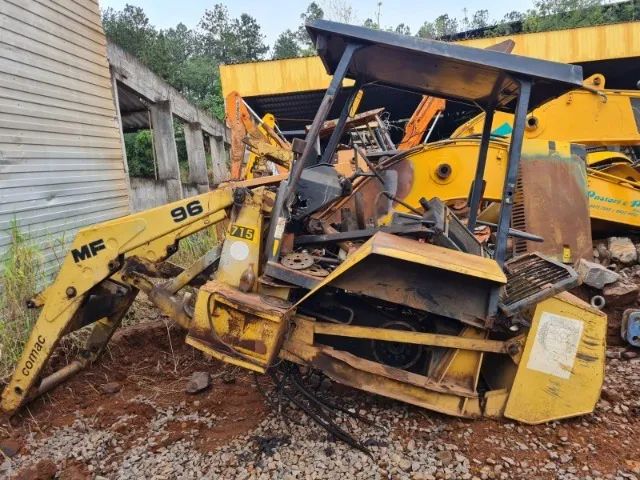 Sucata de Retro Escavadeira Massey Ferguson MF96 pula pula