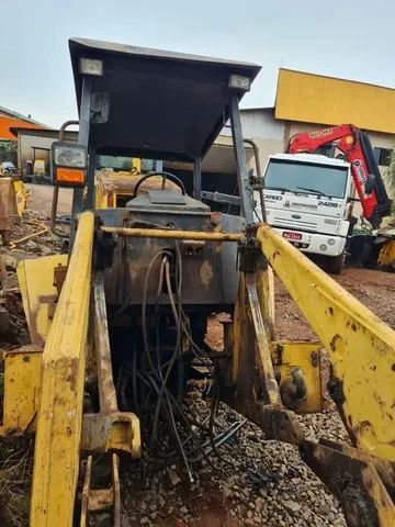 Sucata de Retro Escavadeira Massey Ferguson MF96 pula pula - Foto 2