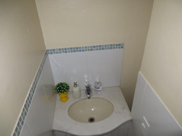 Excelente Imóvel, são três casa o mesmo lote, com renda e localização privilegiada - Foto 8