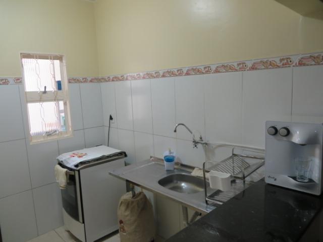 Excelente Imóvel, são três casa o mesmo lote, com renda e localização privilegiada - Foto 6