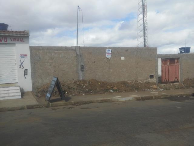 Terreno medindo 250m2 em rua pavimentada, no bairro Cidade Maravilhosa