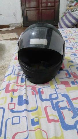 Vendo capacete usado