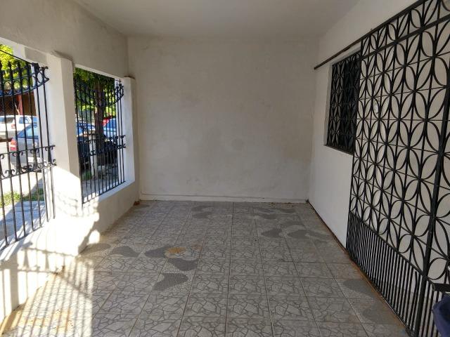 Alugo ótima casa na Rua Tiradentes - Foto 5