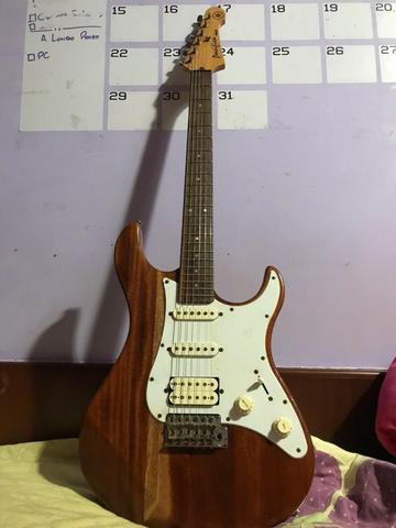 Guitarra Yamaha pacifica madeirada