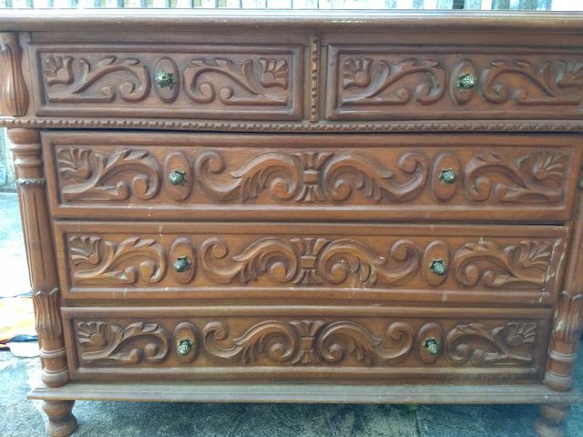 Cama e cômoda de madeira entalhados - Foto 2