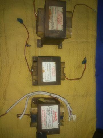 Transformador para microondas