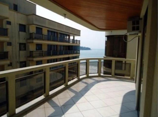 Apartamento 03 Quartos_ Prédio Frente mar _ Apto lateral _Vista para o mar