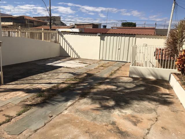 Taguatinga Norte Qng casa de 3 quartos aceito apartamento - Foto 7