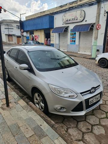 Vendo ford focus sedan, ano 2014, cor prata,km 51000, cambio mecânico - Foto 3