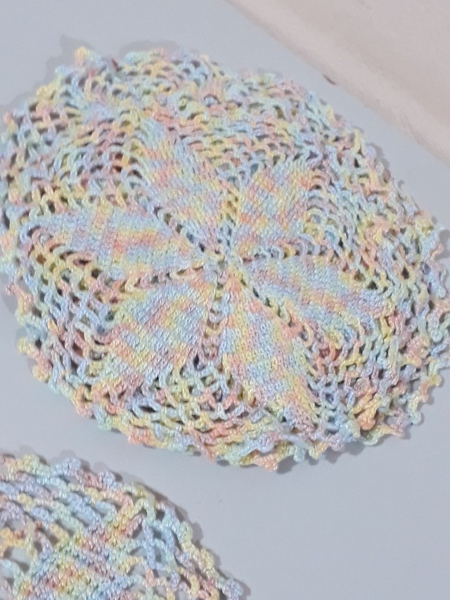 Conjunto com 6 guardanapos em crochê novos com 18cm de diâmetro  - Foto 2