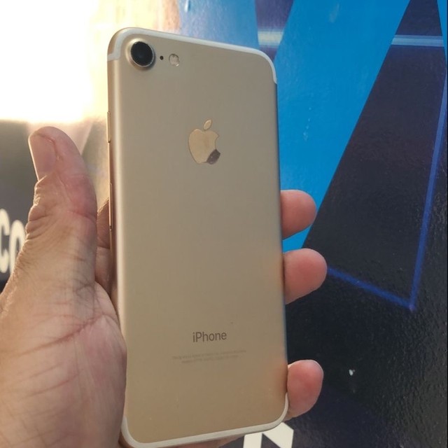 iPhone 7 dourado 32 gb sem detalhes