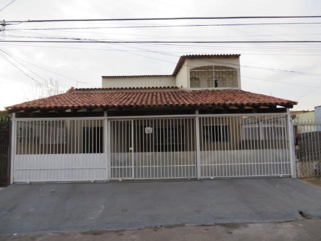Excelente Imóvel, são três casa o mesmo lote, com renda e localização privilegiada