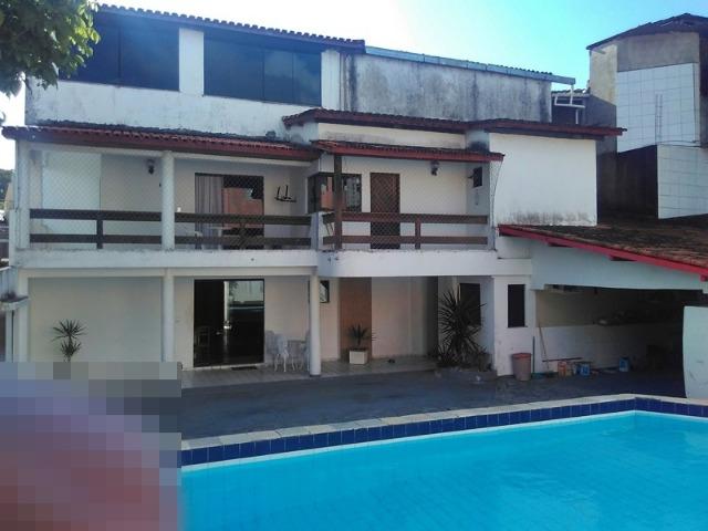 Casa em Itapuã com 4/4 e 476m² no Cond. Recanto de Itapuã