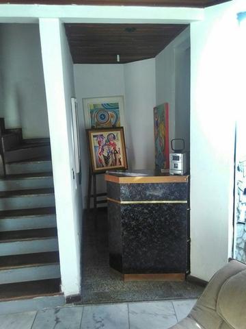 Casa em Itapuã com 4/4 e 476m² no Cond. Recanto de Itapuã - Foto 2
