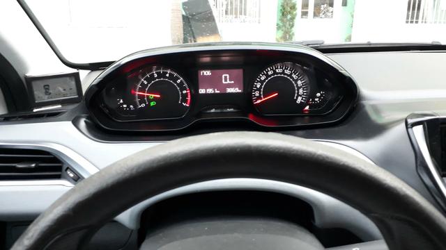 Peugeot 208 active1.5 2014 - Foto 3