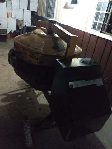Reparo de torneira 400 l menegotti com motor 110/220 2cv semi-nova - Foto 2