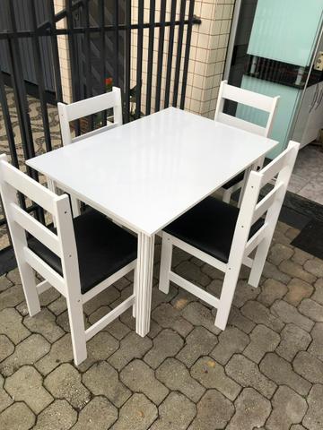 Mesa com 4 cadeiras em MDF - entregamos