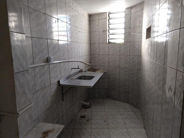 Alugo ótima casa na Rua Tiradentes - Foto 8