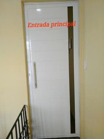 Locação casa na Rua São Januário com sala, quarto, cozinha, banheiro e área de serviço