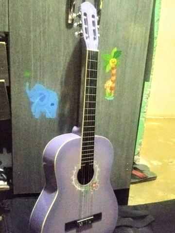 Violão semi-novo