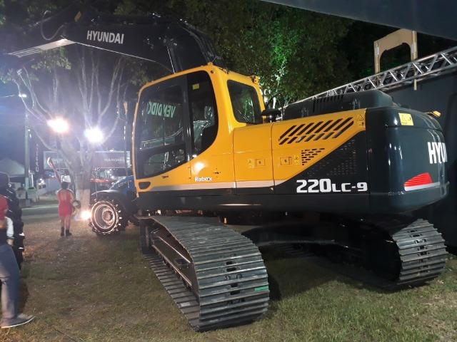 Escavadeira Hyundai R220LC-9