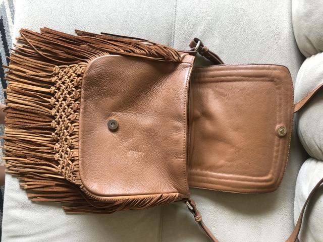 Bolsa couro Schultz co franjas - Foto 3