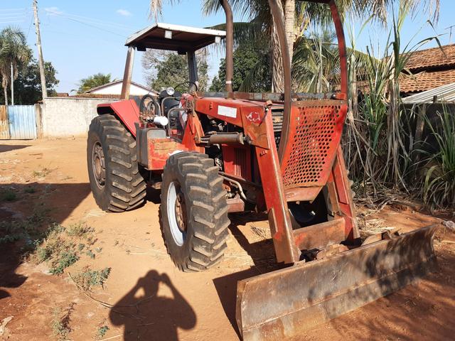Trator Massey Ferguson MF650 Ano 1994 Com lâmina Tatu