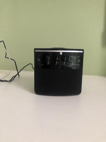 Rádio relógio com bluetooth e USB para carregar celular