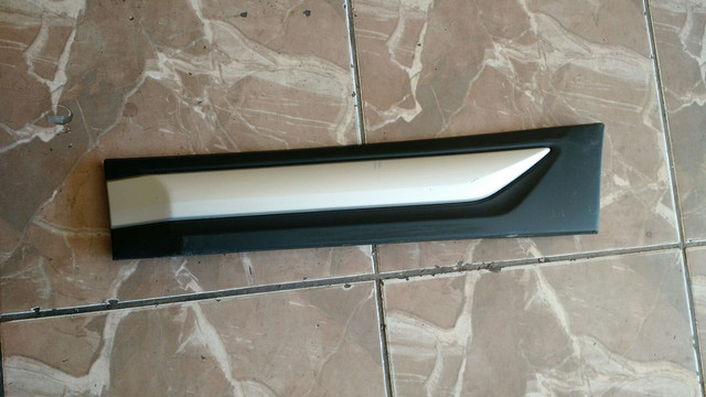 Moldura da porta traseira esquerda Mitsubishi Outlander 2019 2020