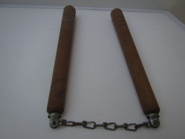 Nunchaku antigo de madeira