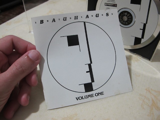 CD Bauhaus Singles: 1979-1983, Volume 1 (usado) - Rock Gótico - Anos 80 - Foto 4