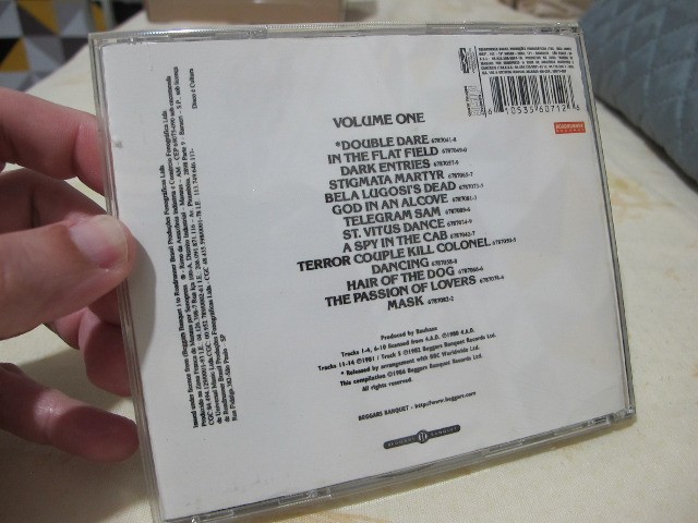 CD Bauhaus Singles: 1979-1983, Volume 1 (usado) - Rock Gótico - Anos 80 - Foto 2