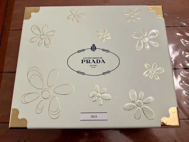 Caixa material rígido Prada parfums antiga colecionadores