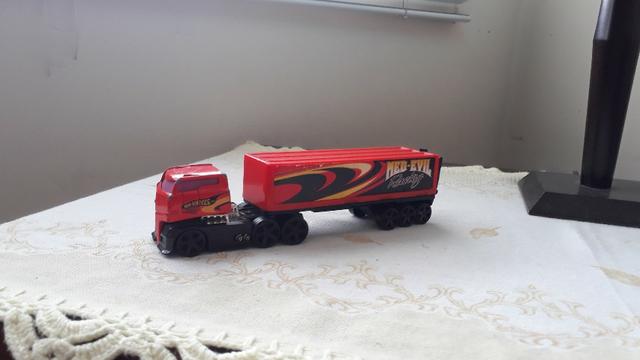 Caminhão infantil hot wheels med-evil racing