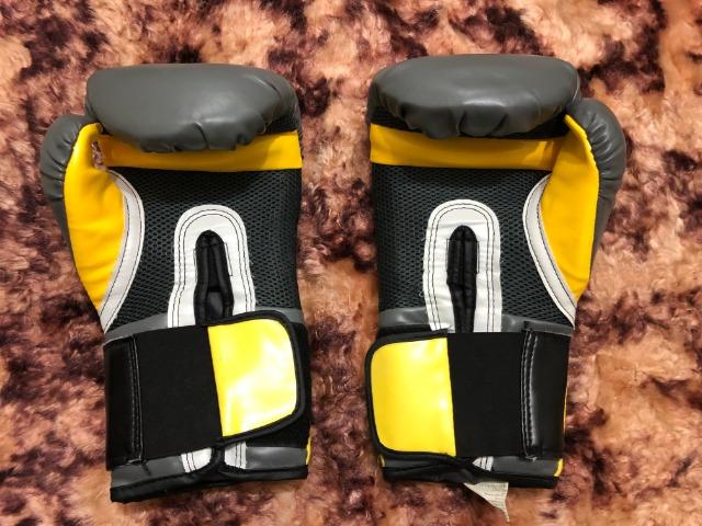 Kit Muay Thai - Luva Everlast + 3 bandagens + caneleira ? Parcelado - Foto 3