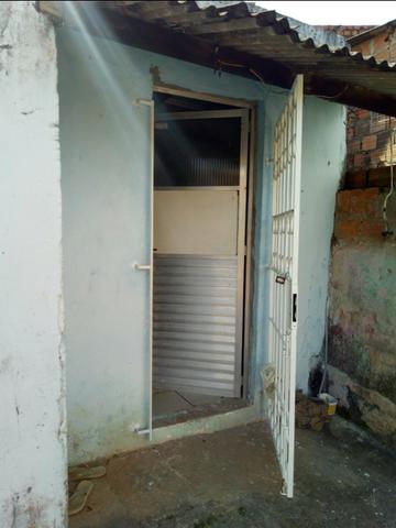 Vendo ou troco por casa em outro bairro - Foto 3