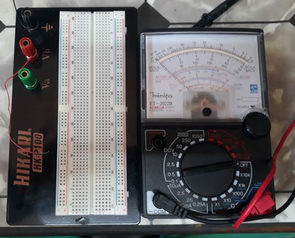 Protoboard e Multimetro analógico
