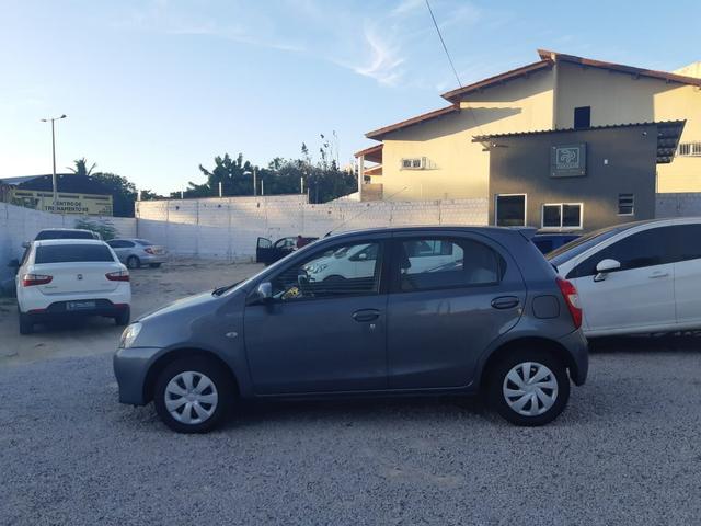 Toyota Etios Hatch XS 1.5 flex, completo, mecânico, super novo - Foto 4