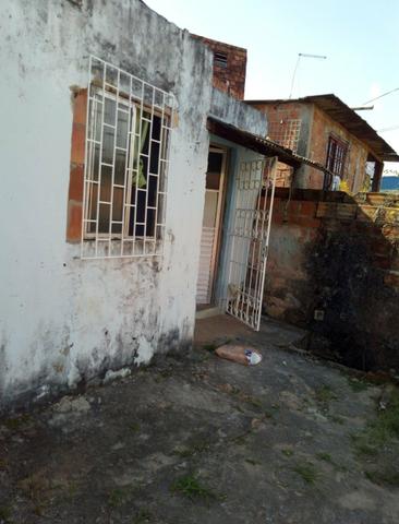 Vendo ou troco por casa em outro bairro - Foto 4