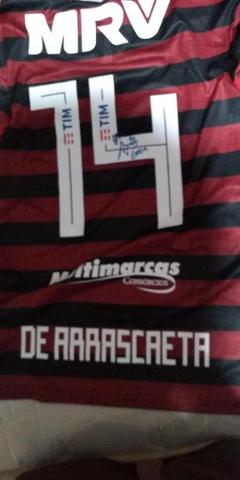 Camisa original usado e autografada por arrascaeta