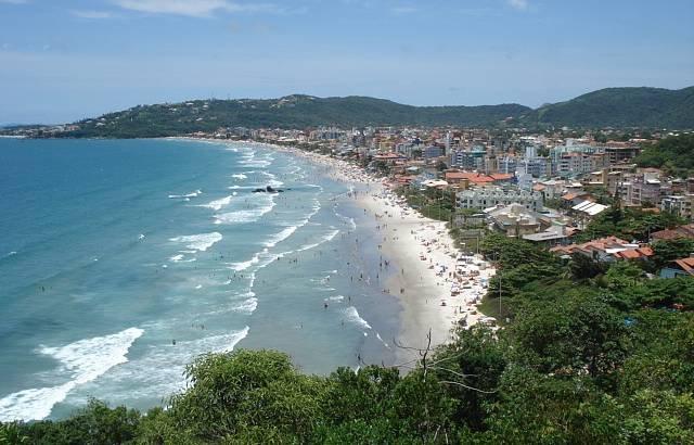 Construa sua casa dos sonhos na praia de Bombas!