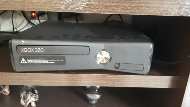 Xbox 360 + Kinect + controles + jogos (destravado)