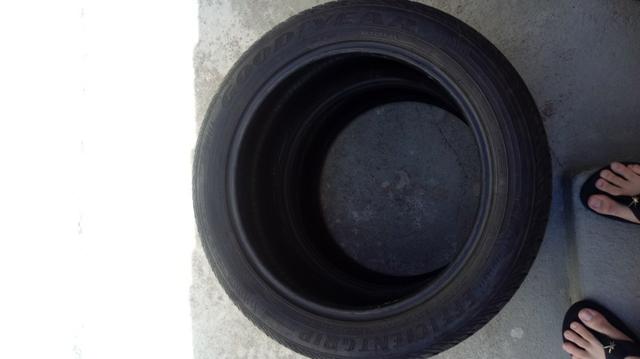 PNEU referencia 215/50/17 marca goodyear